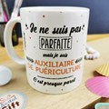 mug-auxiliaire-puericulture-arriere