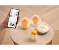 medela_swing-maxi-pump-with-smartphone-app-holding-with-milk-1.2_0001@2x.f3952033