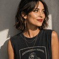 amal-george-boucles-oreilles-depareillees-modele-chainette