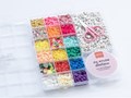 maxi-boite-16-couleurs-de-perles-heishi-)