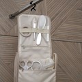 trousse-de-toilette-nomade-10-accessoires-argile-beaba_OC